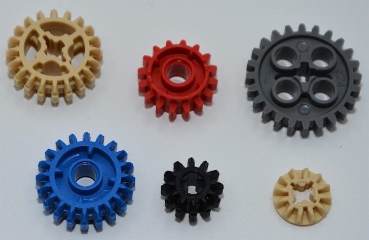 Sex Lego Technic-kuggväxlar i olika färger och storlekar